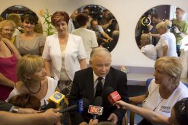 Fryzjerki: Jarosławowi Kaczyńskiemu dobrze z siwizną